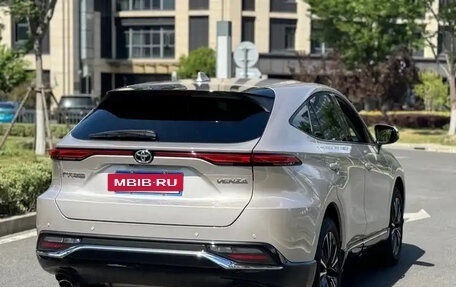 Toyota Venza, 2022 год, 2 429 334 рублей, 3 фотография