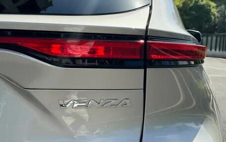 Toyota Venza, 2022 год, 2 429 334 рублей, 5 фотография