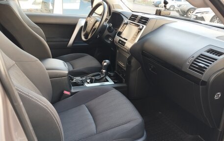 Toyota Land Cruiser Prado 150 рестайлинг 2, 2019 год, 5 350 000 рублей, 8 фотография