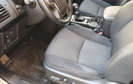 Toyota Land Cruiser Prado 150 рестайлинг 2, 2019 год, 5 350 000 рублей, 10 фотография