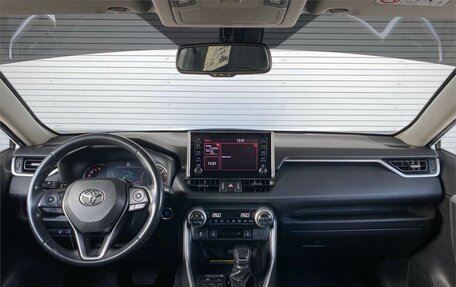 Toyota RAV4, 2019 год, 3 295 000 рублей, 10 фотография