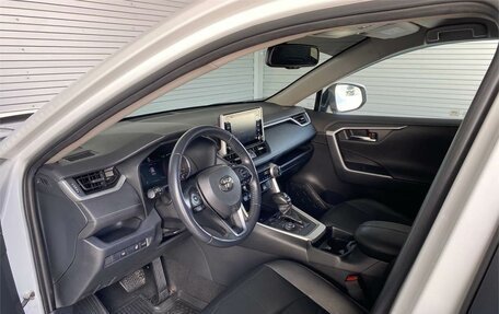 Toyota RAV4, 2019 год, 3 295 000 рублей, 9 фотография