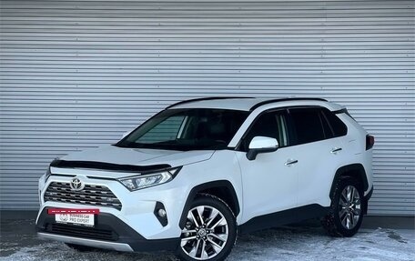 Toyota RAV4, 2019 год, 3 295 000 рублей, 2 фотография