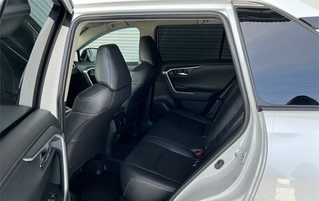 Toyota RAV4, 2019 год, 3 295 000 рублей, 18 фотография