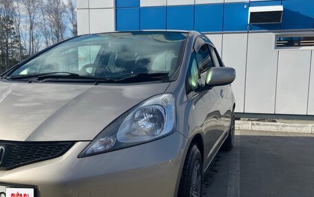 Honda Fit III, 2010 год, 730 000 рублей, 2 фотография