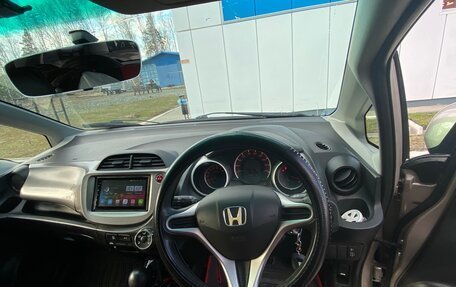 Honda Fit III, 2010 год, 730 000 рублей, 5 фотография
