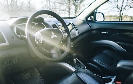 Mitsubishi Outlander III рестайлинг 3, 2008 год, 1 430 000 рублей, 8 фотография