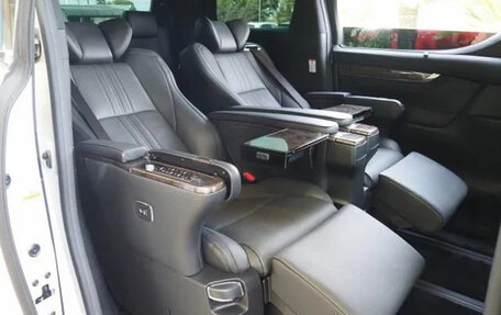 Toyota Alphard III, 2021 год, 4 190 099 рублей, 34 фотография