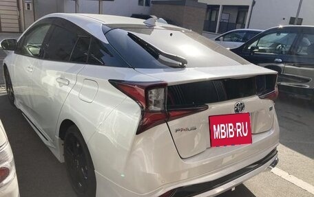 Toyota Prius IV XW50, 2022 год, 1 600 000 рублей, 5 фотография