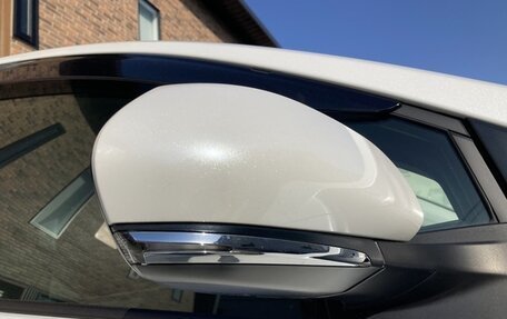 Toyota Prius IV XW50, 2022 год, 1 600 000 рублей, 10 фотография