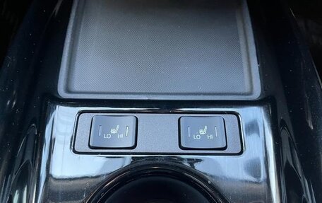 Toyota Prius IV XW50, 2022 год, 1 600 000 рублей, 14 фотография