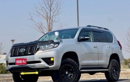 Toyota Land Cruiser Prado 150 рестайлинг 2, 2022 год, 3 415 000 рублей, 1 фотография