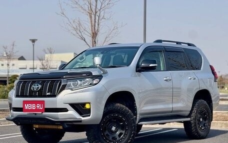Toyota Land Cruiser Prado 150 рестайлинг 2, 2022 год, 3 415 000 рублей, 2 фотография