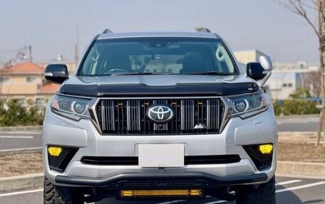 Toyota Land Cruiser Prado 150 рестайлинг 2, 2022 год, 3 415 000 рублей, 3 фотография