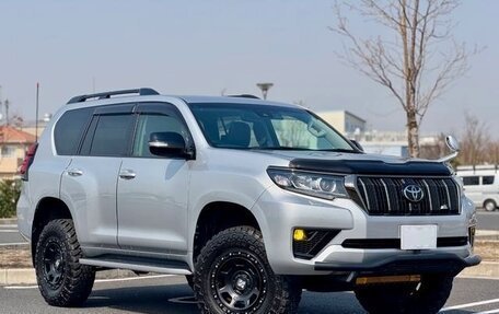 Toyota Land Cruiser Prado 150 рестайлинг 2, 2022 год, 3 415 000 рублей, 4 фотография