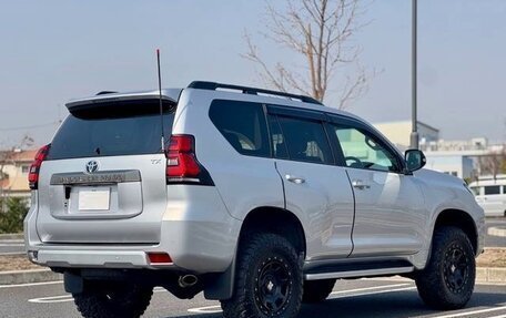 Toyota Land Cruiser Prado 150 рестайлинг 2, 2022 год, 3 415 000 рублей, 6 фотография