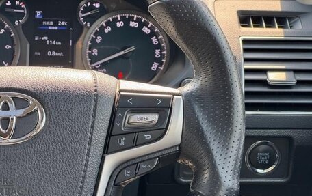 Toyota Land Cruiser Prado 150 рестайлинг 2, 2022 год, 3 415 000 рублей, 13 фотография
