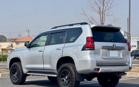 Toyota Land Cruiser Prado 150 рестайлинг 2, 2022 год, 3 415 000 рублей, 8 фотография