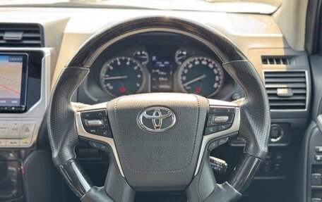 Toyota Land Cruiser Prado 150 рестайлинг 2, 2022 год, 3 415 000 рублей, 12 фотография