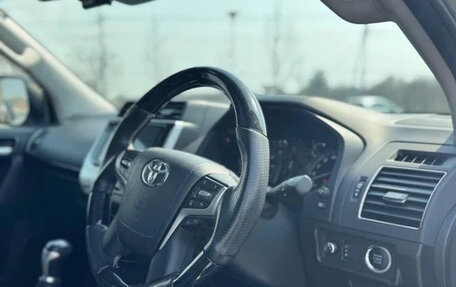Toyota Land Cruiser Prado 150 рестайлинг 2, 2022 год, 3 415 000 рублей, 28 фотография