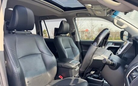 Toyota Land Cruiser Prado 150 рестайлинг 2, 2022 год, 3 415 000 рублей, 24 фотография