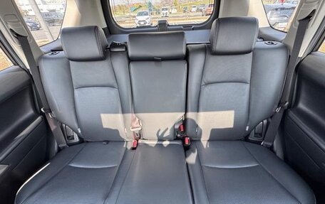 Toyota Land Cruiser Prado 150 рестайлинг 2, 2022 год, 3 415 000 рублей, 35 фотография