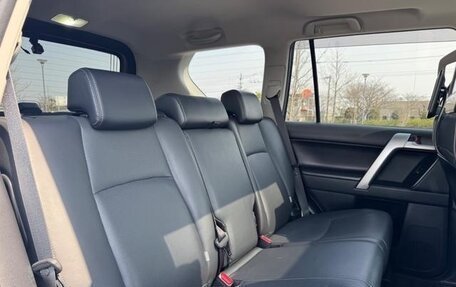 Toyota Land Cruiser Prado 150 рестайлинг 2, 2022 год, 3 415 000 рублей, 34 фотография