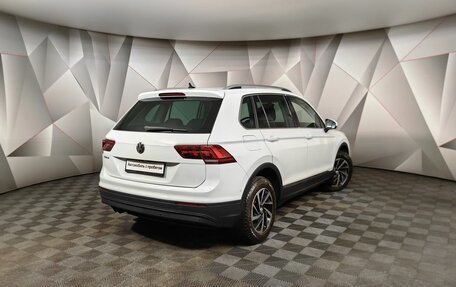 Volkswagen Tiguan II, 2018 год, 2 497 000 рублей, 2 фотография