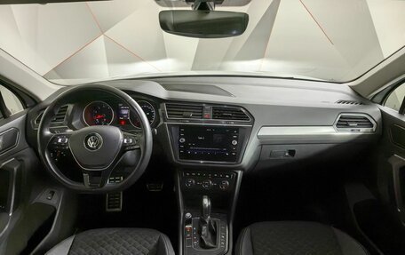 Volkswagen Tiguan II, 2018 год, 2 497 000 рублей, 14 фотография