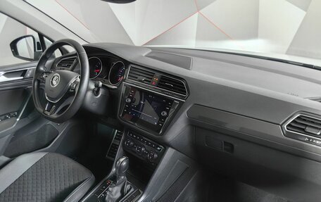 Volkswagen Tiguan II, 2018 год, 2 497 000 рублей, 13 фотография