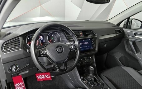 Volkswagen Tiguan II, 2018 год, 2 497 000 рублей, 19 фотография
