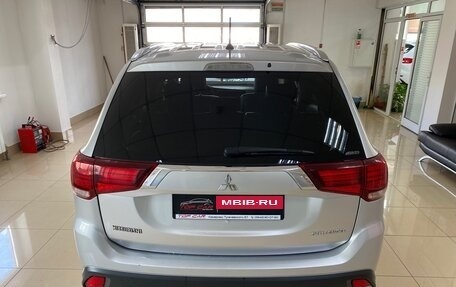Mitsubishi Outlander III рестайлинг 3, 2016 год, 1 869 999 рублей, 7 фотография
