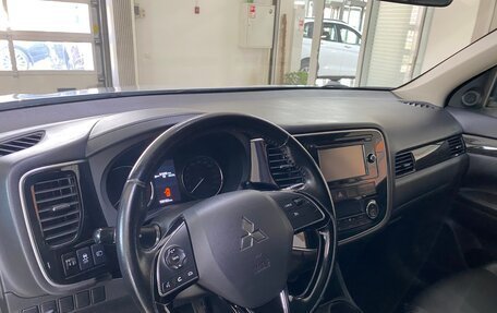 Mitsubishi Outlander III рестайлинг 3, 2016 год, 1 869 999 рублей, 17 фотография