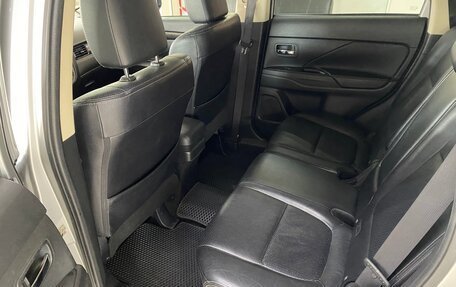Mitsubishi Outlander III рестайлинг 3, 2016 год, 1 869 999 рублей, 23 фотография