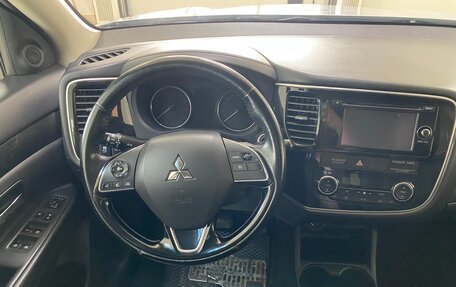 Mitsubishi Outlander III рестайлинг 3, 2016 год, 1 869 999 рублей, 19 фотография