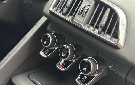 Audi R8, 2021 год, 22 600 000 рублей, 13 фотография