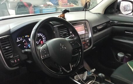 Mitsubishi Outlander III рестайлинг 3, 2019 год, 2 289 000 рублей, 5 фотография