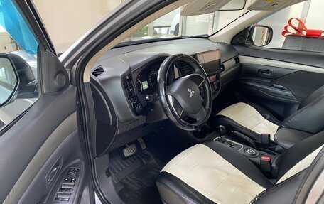 Mitsubishi Outlander III рестайлинг 3, 2013 год, 1 099 999 рублей, 10 фотография