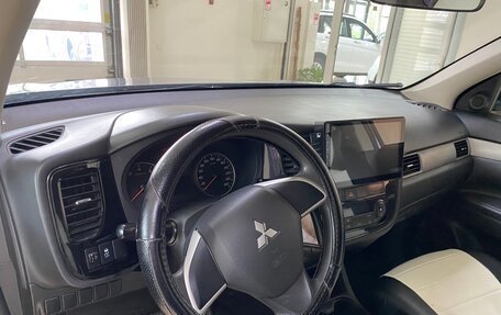 Mitsubishi Outlander III рестайлинг 3, 2013 год, 1 099 999 рублей, 12 фотография