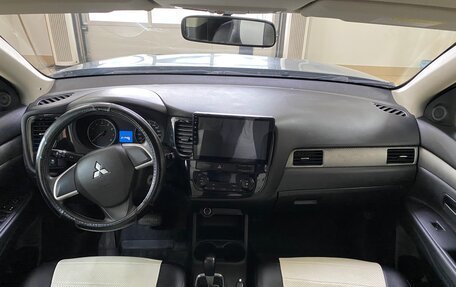 Mitsubishi Outlander III рестайлинг 3, 2013 год, 1 099 999 рублей, 13 фотография