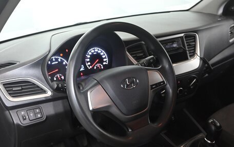 Hyundai Solaris II рестайлинг, 2018 год, 1 111 000 рублей, 12 фотография