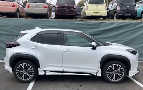 Toyota Yaris Cross, 2022 год, 1 500 000 рублей, 4 фотография