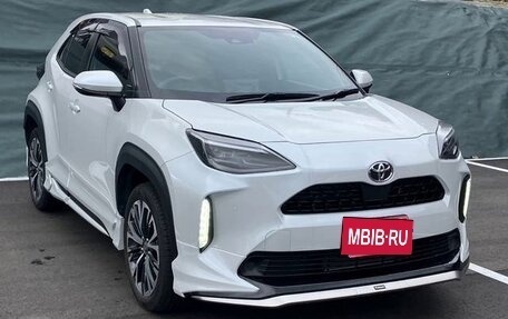 Toyota Yaris Cross, 2022 год, 1 500 000 рублей, 3 фотография