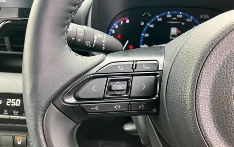 Toyota Yaris Cross, 2022 год, 1 500 000 рублей, 11 фотография