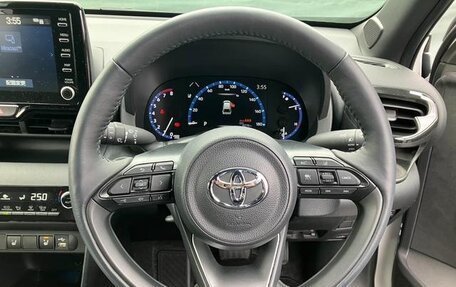 Toyota Yaris Cross, 2022 год, 1 500 000 рублей, 10 фотография