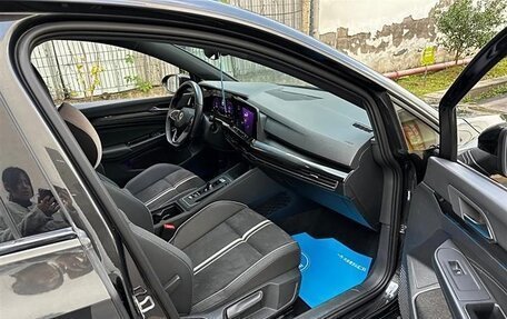 Volkswagen Golf VIII, 2022 год, 1 830 000 рублей, 13 фотография