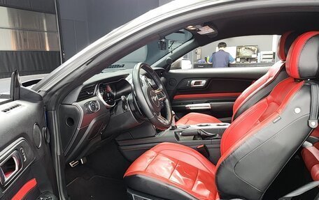 Ford Mustang VI рестайлинг, 2020 год, 2 430 000 рублей, 5 фотография