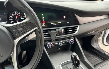 Alfa Romeo Giulia II, 2017 год, 1 600 000 рублей, 17 фотография
