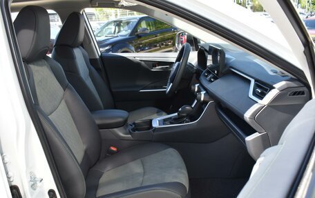 Toyota RAV4, 2025 год, 4 230 000 рублей, 8 фотография