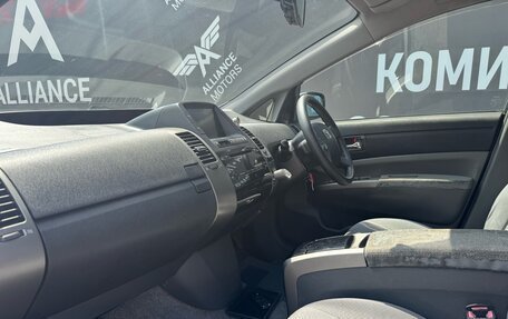 Toyota Prius, 2010 год, 885 000 рублей, 8 фотография
